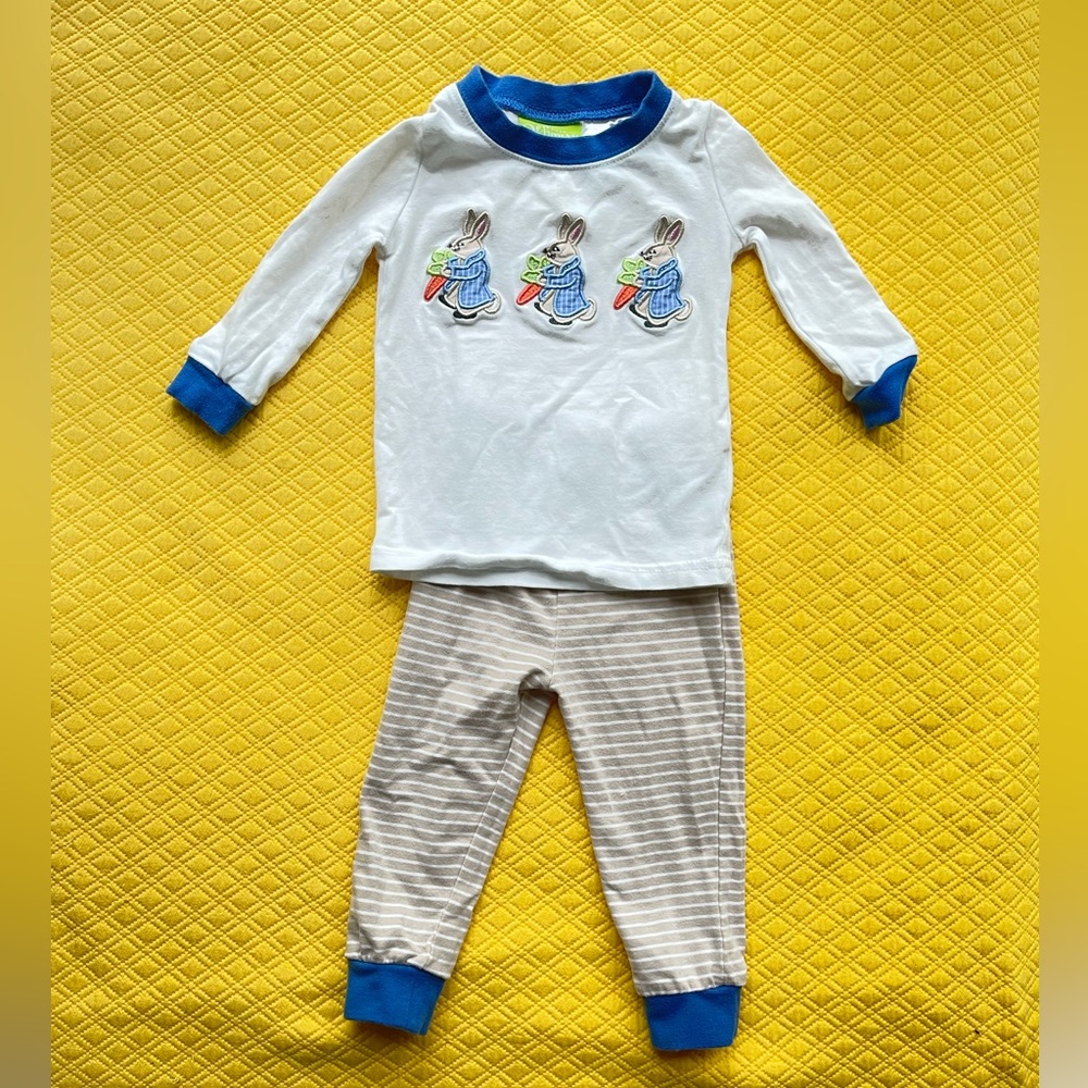Classic whimsy long sleeve bunny pajamas set
